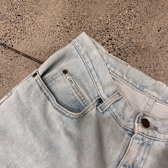 Light Wash Vintage Lee Jeans - Picture 3 of 4